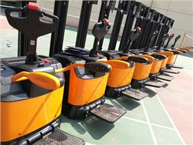 電動堆高車 電動堆高車