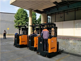 東莞美時家具-杭州叉車1.5噸前移式站駕-東莞叉車 東莞美時家具-杭州叉車1.5噸前移式站駕-東莞叉車
