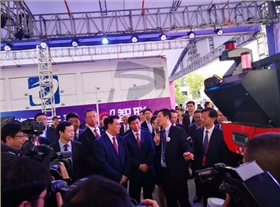 各領導親臨杭叉集團展示區 各領導親臨杭叉集團展示區