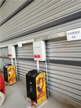 充電機(jī) 充電機(jī)