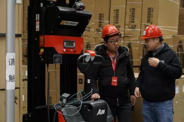 【杭叉大事件】杭州叉車(chē)AGV,助力京東試運(yùn)行成功! 【杭叉大事件】杭州叉車(chē)AGV,助力京東試運(yùn)行成功!
