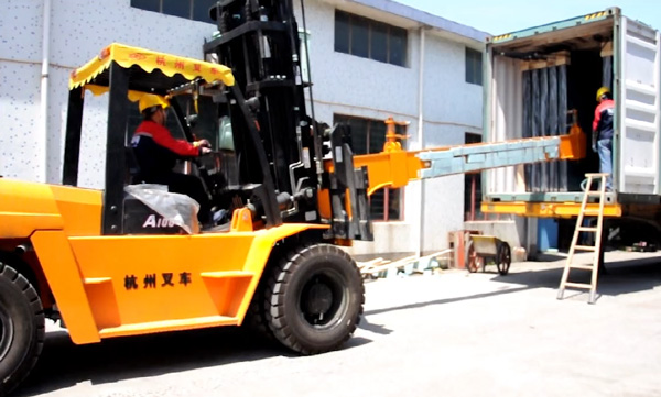 玻璃行業,杭州叉車串桿屬具卸貨實拍案例 玻璃行業,杭州叉車串桿屬具卸貨實拍案例