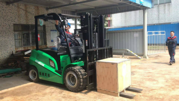 碼頭離不開這樣的叉車,集裝箱作業(yè)叉車怎么選? 碼頭離不開這樣的叉車,集裝箱作業(yè)叉車怎么選?