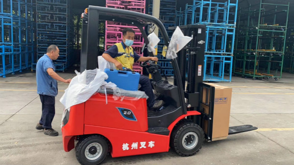 天氣冷了，叉車應該怎么用才正確？